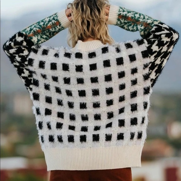 Clad and Cloth Symone Pattern Block Sweater -size small - Picture 5 of 5